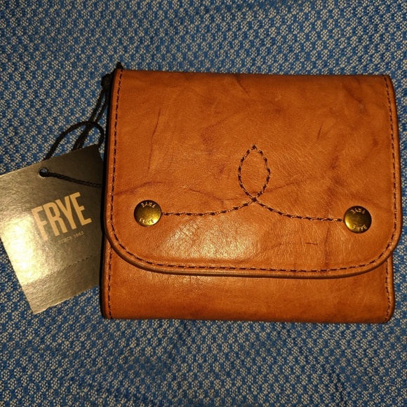 frye campus rivet wallet
